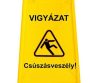   Csúszásveszélyt jelző kétoldalon magyar nyelven feliratozott műanyag tábla
